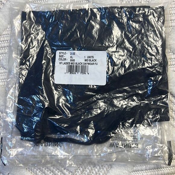 Vanity Fair Sleek and Smooth Full Slip - 10250E - Picture 4 of 6